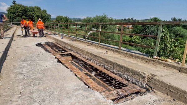 ОБНОВА ПОСЛЕ ПОЛА ВЕКА: Санација моста у лесковачком Прибоју ОБНОВА ПОСЛЕ ПОЛА ВЕКА: Санација моста у лесковачком Прибоју
