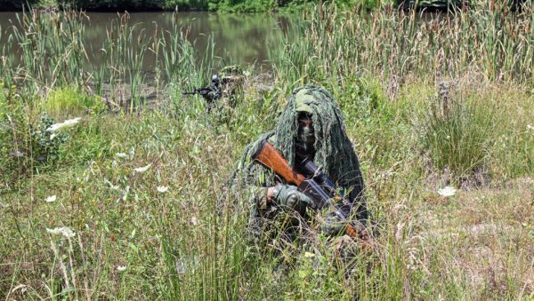 ОВАКО СЕ СРПСКА ВОЈСКА ОБУЧАВА У ЛЕТЊИМ МЕСЕЦИМА: Извиђачи Четврте бригаде у акцији ОВАКО СЕ СРПСКА ВОЈСКА ОБУЧАВА У ЛЕТЊИМ МЕСЕЦИМА: Извиђачи Четврте бригаде у акцији