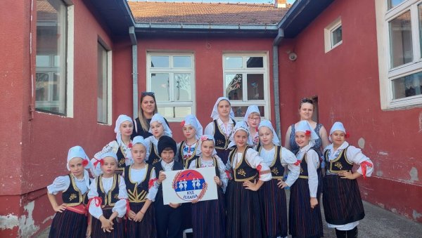 ВЕЧЕ ФОЛКЛОРА У ПЛАНИ КОД ПАРАЋИНА: Концерт за прву годишњицу ВЕЧЕ ФОЛКЛОРА У ПЛАНИ КОД ПАРАЋИНА: Концерт за прву годишњицу