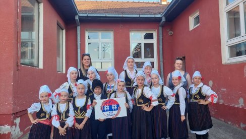 VEČE FOLKLORA U PLANI KOD PARAĆINA: Koncert za prvu godišnjicu VEČE FOLKLORA U PLANI KOD PARAĆINA: Koncert za prvu godišnjicu