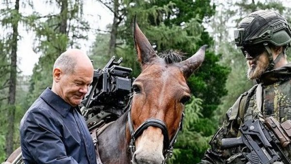 ЗА ШТА СЕ ТО НЕМЦИ СПРЕМАЈУ: Шолц објавио фотографије са војницима (ФОТО) ЗА ШТА СЕ ТО НЕМЦИ СПРЕМАЈУ: Шолц објавио фотографије са војницима (ФОТО)