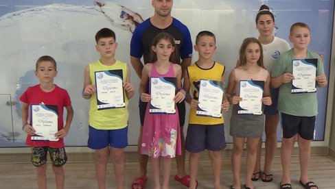 БЕСПЛАТНО ЗА ОСНОВАЦЕ: Још једна тура ђака успешно завршила обуку за плвање БЕСПЛАТНО ЗА ОСНОВАЦЕ: Још једна тура ђака успешно завршила обуку за плвање