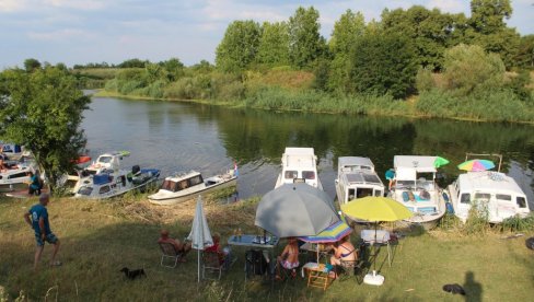 LEPOTE GORNJEG PODUNAVLJA UPOZNALI ČAMCIMA: Na Tromeđi održana druga regata LEPOTE GORNJEG PODUNAVLJA UPOZNALI ČAMCIMA: Na Tromeđi održana druga regata