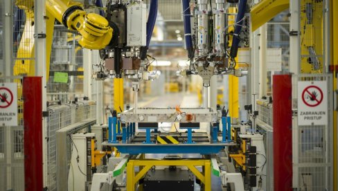 USPEH ZA NAŠU AUTO-INDUSTRIJU: Probni primerci električnog „citroena C3“ proizvedeni u Kragujevcu USPEH ZA NAŠU AUTO-INDUSTRIJU: Probni primerci električnog „citroena C3“ proizvedeni u Kragujevcu