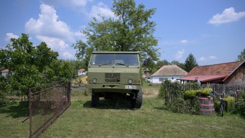 UZ NAROD UVEK KADA JE POTREBNO: Pomoć Vojske Srbije u vodosnabdevanju u opštinama Gornji Milanovac i Mionica UZ NAROD UVEK KADA JE POTREBNO: Pomoć Vojske Srbije u vodosnabdevanju u opštinama Gornji Milanovac i Mionica