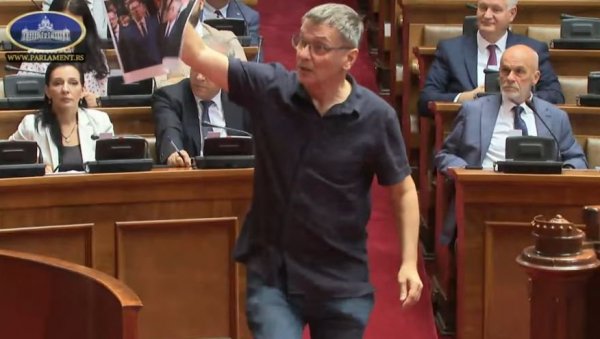 ОВО НИЈЕ КАФАНА! Опозиција поново прави хаос у Скуштини - Ћута урлао, Брнабићева га опоменула (ВИДЕО) ОВО НИЈЕ КАФАНА! Опозиција поново прави хаос у Скуштини - Ћута урлао, Брнабићева га опоменула (ВИДЕО)