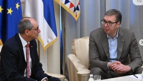 ПОЛИТИЧКИ ДИЈАЛОГ И ЕКОНОМСКА САРАДЊА ДВЕЈУ ЗЕМАЉА У УСПОНУ: Вучић примио у опроштајну посету амбасадора Швајцарске (ФОТО) ПОЛИТИЧКИ ДИЈАЛОГ И ЕКОНОМСКА САРАДЊА ДВЕЈУ ЗЕМАЉА У УСПОНУ: Вучић примио у опроштајну посету амбасадора Швајцарске (ФОТО)