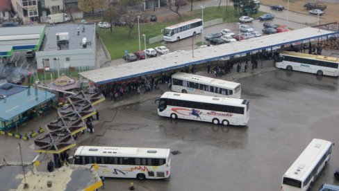 УЖАС У ВЛАДИЧИНОМ ХАНУ: Напали возача аутобуса и поломили му вилицу УЖАС У ВЛАДИЧИНОМ ХАНУ: Напали возача аутобуса и поломили му вилицу