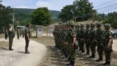 GAŠIĆ U KOPNENOJ ZONI BEZBEDNOSTI: Ministar obišao pripadnike Vojske Srbije GAŠIĆ U KOPNENOJ ZONI BEZBEDNOSTI: Ministar obišao pripadnike Vojske Srbije