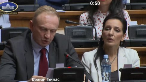 Đilas i Marinika kradu čak i lajkove na društvenim mrežama! (FOTO) Đilas i Marinika kradu čak i lajkove na društvenim mrežama! (FOTO)