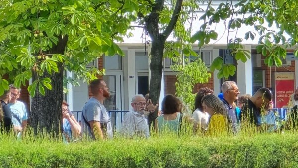 НЕВИЂЕНИ ДЕБАКЛ КОКАНОВИЋА И ОПОЗИЦИЈЕ: Пропали им протести на свим локацијама, једва се скупило двадесетак људи (ФОТО) НЕВИЂЕНИ ДЕБАКЛ КОКАНОВИЋА И ОПОЗИЦИЈЕ: Пропали им протести на свим локацијама, једва се скупило двадесетак људи (ФОТО)