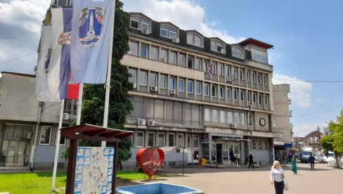 NOVOGODIŠNJI POKLONI ZA NAJMLAĐE: Prijave za paketiće u Vlasotincu NOVOGODIŠNJI POKLONI ZA NAJMLAĐE: Prijave za paketiće u Vlasotincu