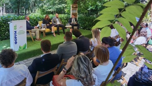 SUNCE I VETAR SMANJUJU RAČUNE: U ORGANIZACIJI NOVOSTI ODRŽAN FORUM 02. ZELENA ENERGETIKA ZA ODRŽIVIJU BUDUĆNOST SUNCE I VETAR SMANJUJU RAČUNE: U ORGANIZACIJI NOVOSTI ODRŽAN FORUM 02. ZELENA ENERGETIKA ZA ODRŽIVIJU BUDUĆNOST