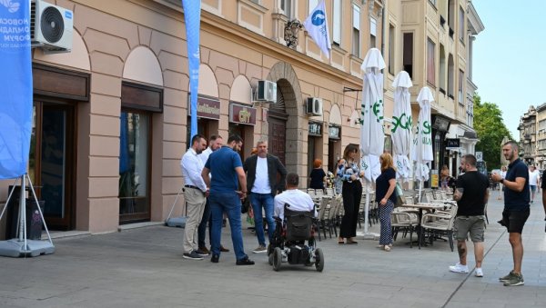 ОМЛАДИНСКИ ФОРУМ НА НОВОЈ АДРЕСИ: На Позоришном тргу у центру Новог Сада (ФОТО) ОМЛАДИНСКИ ФОРУМ НА НОВОЈ АДРЕСИ: На Позоришном тргу у центру Новог Сада (ФОТО)