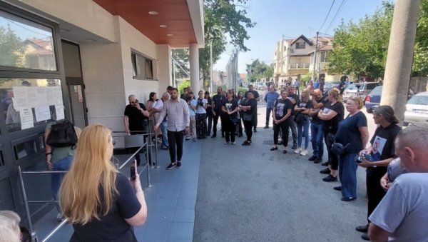 ДАНАС ПРИПРЕМНО РОЧИШТЕ УРОШУ БЛАЖИЋУ: Чланови породица убијених и рањених у масакру стигли на суђење ДАНАС ПРИПРЕМНО РОЧИШТЕ УРОШУ БЛАЖИЋУ: Чланови породица убијених и рањених у масакру стигли на суђење