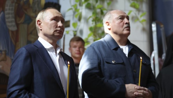 САМО ЗАЈЕДНО МОЖЕМО УСПЕШНО ДА СЕ СУОЧИМО СА ИЗАЗОВИМА ВРЕМЕНА Лукашенко честитао Путину Дан јединства народа две земље САМО ЗАЈЕДНО МОЖЕМО УСПЕШНО ДА СЕ СУОЧИМО СА ИЗАЗОВИМА ВРЕМЕНА Лукашенко честитао Путину Дан јединства народа две земље