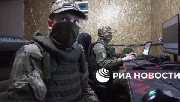 РУСИЈА ТЕСТИРА НАЈНОВИЈИ САТЕЛИТСКИ СИСТЕМ: Пандан Масковом Старлинку, може да стане у ранац испитивања у реалним условима РУСИЈА ТЕСТИРА НАЈНОВИЈИ САТЕЛИТСКИ СИСТЕМ: Пандан Масковом Старлинку, може да стане у ранац испитивања у реалним условима