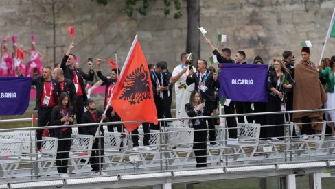 ALBANCI SE VEĆ OBRUKALI! Svi im se smeju - kakva sramota na otvaranju Olimpijskih igara (FOTO) ALBANCI SE VEĆ OBRUKALI! Svi im se smeju - kakva sramota na otvaranju Olimpijskih igara (FOTO)
