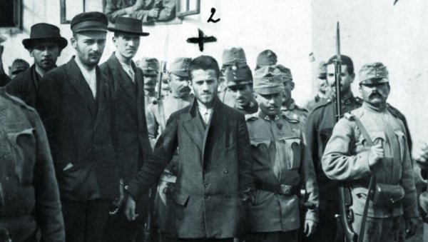 ФЕЉТОН - ФРАНЦ ФЕРДИНАНД ЈЕ БИО СИМБОЛ ДРЖАВЕ ХАБЗБУРГА: Видовдан четрнаесте није нестао ни када су крајем 1918. топови утихнули ФЕЉТОН - ФРАНЦ ФЕРДИНАНД ЈЕ БИО СИМБОЛ ДРЖАВЕ ХАБЗБУРГА: Видовдан четрнаесте није нестао ни када су крајем 1918. топови утихнули