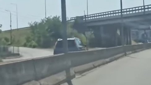 NOVI SNIMAK BAHATE VOŽNJE RAZBESNEO SVE: Nesavesni vozač na auto-putu kod Niša išao u kontra smeru (VIDEO) NOVI SNIMAK BAHATE VOŽNJE RAZBESNEO SVE: Nesavesni vozač na auto-putu kod Niša išao u kontra smeru (VIDEO)