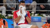 JADNO I BEDNO! Skandalozan napad na Novaka Đokovića usred Olimpijskih igara JADNO I BEDNO! Skandalozan napad na Novaka Đokovića usred Olimpijskih igara