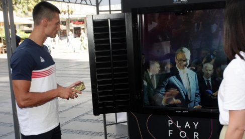 POTEZ KOJI JE ODUŠEVIO NACIJU: Predsednik Vučić iz Pariza odigrao video partiju iks oksa sa Tijanom Bogdanović (VIDEO) POTEZ KOJI JE ODUŠEVIO NACIJU: Predsednik Vučić iz Pariza odigrao video partiju iks oksa sa Tijanom Bogdanović (VIDEO)
