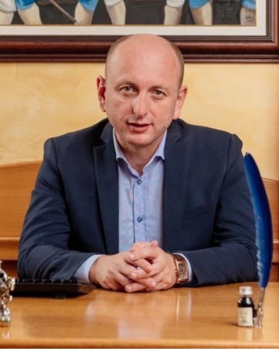 БЕОГРАД ЈЕ ГЛАВНИ ГРАД ЦРНЕ ГОРЕ Кнежевић упитао Aземовића: Шта мени дође мој син