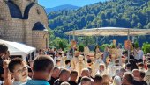 POVODOM 80 GODINA GENOCIDA: Patrijarh Porfirije stigao u Veliku (VIDEO) POVODOM 80 GODINA GENOCIDA: Patrijarh Porfirije stigao u Veliku (VIDEO)
