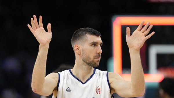ЛУЧИЋ ИМ СЕ САМО СМЕШКА: Добрић и Давидовац гледају и не верују, морају опет на паркет Бајернове арене ЛУЧИЋ ИМ СЕ САМО СМЕШКА: Добрић и Давидовац гледају и не верују, морају опет на паркет Бајернове арене