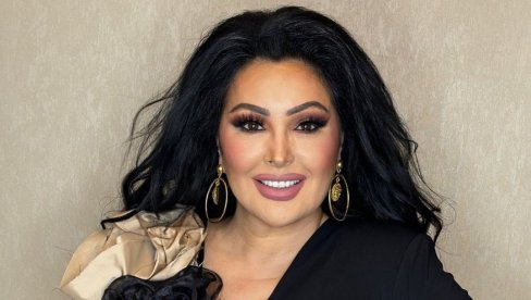 DOBILA MEDALJU OD FANOVA U BANJALUCI: Dragana Mirković koncertom usijala atmosferu na Kaštelu i donirala novac u humanitarne svrhe (FOTO) DOBILA MEDALJU OD FANOVA U BANJALUCI: Dragana Mirković koncertom usijala atmosferu na Kaštelu i donirala novac u humanitarne svrhe (FOTO)