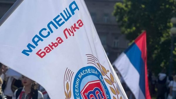 СКАНДАЛ НА ФЕСТИВАЛУ У ТУРСКОЈ: Члановима Маслеше из Бањалуке забранили истицање заставе Републике Српске СКАНДАЛ НА ФЕСТИВАЛУ У ТУРСКОЈ: Члановима Маслеше из Бањалуке забранили истицање заставе Републике Српске