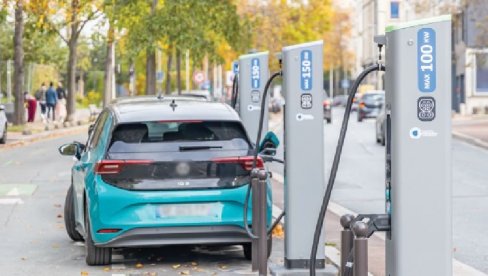 OPORAVAK TRŽIŠTA E-VOZILA U EVROPI: Statistika od početka godine beleži rast prodaje četvorotočkaša koje ne pokreću fosilna goriva OPORAVAK TRŽIŠTA E-VOZILA U EVROPI: Statistika od početka godine beleži rast prodaje četvorotočkaša koje ne pokreću fosilna goriva