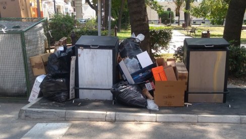 PROBLEM SA SMEĆEM: Puni džakovi i kutije pored podzemnih kontejnera PROBLEM SA SMEĆEM: Puni džakovi i kutije pored podzemnih kontejnera
