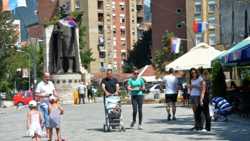 АЛБАНЦИ КУПУЈУ ВАЖНЕ ОБЈЕКТЕ ПО СЕВЕРУ КиМ: Приштинске власти разрадиле тактику отимачине српске друштвене, али и приватне имовине АЛБАНЦИ КУПУЈУ ВАЖНЕ ОБЈЕКТЕ ПО СЕВЕРУ КиМ: Приштинске власти разрадиле тактику отимачине српске друштвене, али и приватне имовине