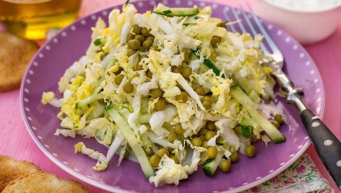 ZDRAVA KINESKA SALATA: Sadrži specijalan kineski kupus bok čoj koji je zdraviji od običnog ZDRAVA KINESKA SALATA: Sadrži specijalan kineski kupus bok čoj koji je zdraviji od običnog