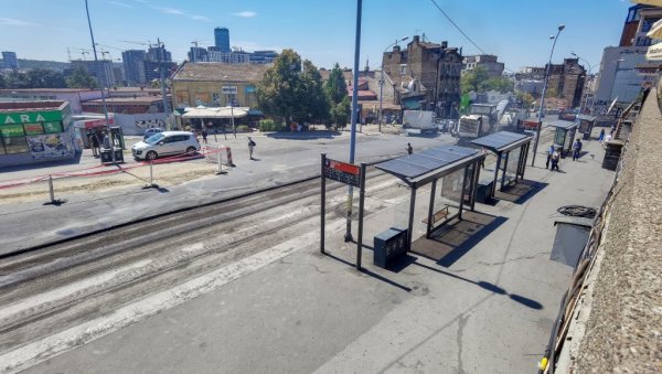 НАПРЕДУЈЕ РЕКОНСТРУКЦИЈА НАЈВЕЋЕ АУТОБУСКЕ ОКРЕТНИЦЕ У ЦЕНТРУ ПРЕСТОНИЦЕ: Скинули асфалт на Зелењаку НАПРЕДУЈЕ РЕКОНСТРУКЦИЈА НАЈВЕЋЕ АУТОБУСКЕ ОКРЕТНИЦЕ У ЦЕНТРУ ПРЕСТОНИЦЕ: Скинули асфалт на Зелењаку