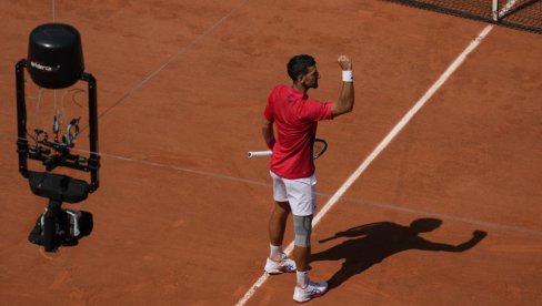 ĐOKOVIĆ POSLE MEČA NAŠAO PROVOKATORA! Evo šta je Novak učinio kada se završio derbi sa Nadalom na Olimpijskim igrama! ĐOKOVIĆ POSLE MEČA NAŠAO PROVOKATORA! Evo šta je Novak učinio kada se završio derbi sa Nadalom na Olimpijskim igrama!