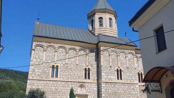 ПРАТЕ СВОГ ДУХОВНИКА НА НОВОМ ЗАДАТКУ: Група мештана из Рађевине организовала мобу и уредила простор око манастира Мала Реметана ПРАТЕ СВОГ ДУХОВНИКА НА НОВОМ ЗАДАТКУ: Група мештана из Рађевине организовала мобу и уредила простор око манастира Мала Реметана