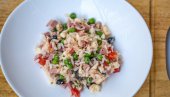 RIŽOTO SALATA SA TUNJEVINOM I GRAŠKOM: Izvrstan obrok za svaki dan RIŽOTO SALATA SA TUNJEVINOM I GRAŠKOM: Izvrstan obrok za svaki dan