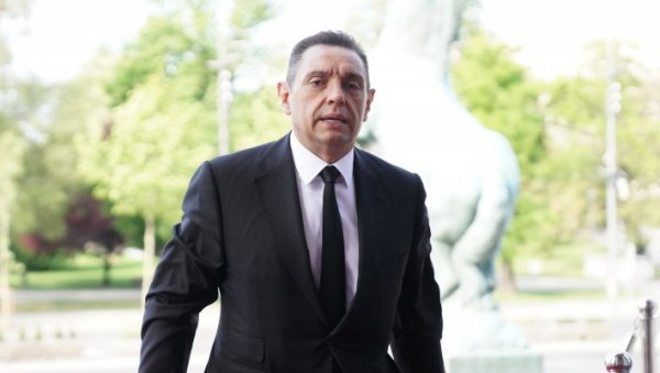 ВУЛИН ЈАСАН: Пети октобар је дан издаје Србије и Срба ВУЛИН ЈАСАН: Пети октобар је дан издаје Србије и Срба
