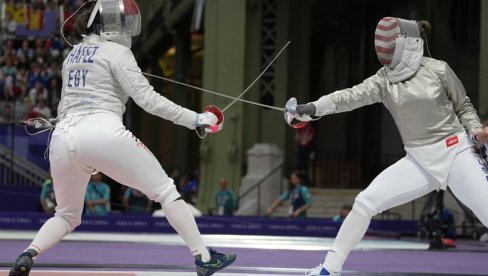 NEVERICA U PARIZU: Olimpijka došla da mačuje u sedmom mesecu trudnoće - i pobedila! (FOTO) NEVERICA U PARIZU: Olimpijka došla da mačuje u sedmom mesecu trudnoće - i pobedila! (FOTO)