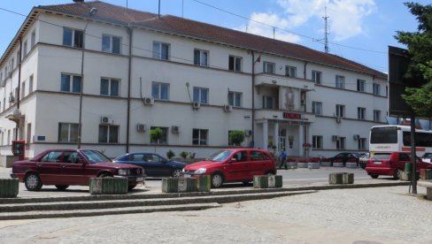 HAPŠENJE ZBOG PRETNJI: Samo UČK i pištolj rešava problem u Bujanovcu HAPŠENJE ZBOG PRETNJI: Samo UČK i pištolj rešava problem u Bujanovcu
