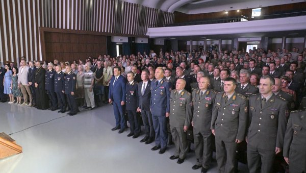 ОБЕЛЕЖЕНО 185 ГОДИНА САНИТЕТСКЕ СЛУЖБЕ: Министар Гашић поручио - Позив војног лекара, медицинског техничара и болничара је узвишен... (ФОТО) ОБЕЛЕЖЕНО 185 ГОДИНА САНИТЕТСКЕ СЛУЖБЕ: Министар Гашић поручио - Позив војног лекара, медицинског техничара и болничара је узвишен... (ФОТО)