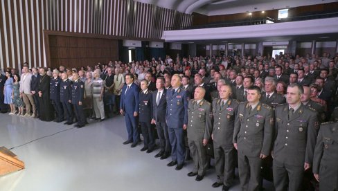 OBELEŽENO 185 GODINA SANITETSKE SLUŽBE: Ministar Gašić poručio - Poziv vojnog lekara, medicinskog tehničara i bolničara je uzvišen... (FOTO) OBELEŽENO 185 GODINA SANITETSKE SLUŽBE: Ministar Gašić poručio - Poziv vojnog lekara, medicinskog tehničara i bolničara je uzvišen... (FOTO)