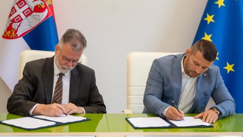 VEĆA BEZBEDNOST DECE NA INTERNETU: Sporazum Ministarstva telekomunikacija i Sportskog saveza Srbije VEĆA BEZBEDNOST DECE NA INTERNETU: Sporazum Ministarstva telekomunikacija i Sportskog saveza Srbije