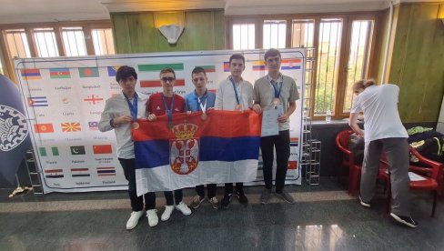 SA ČETIRI OLIMPIJADE 18 MEDALJA: Sjajno leto za đake iz Srbije, na međunarodnim takmičenjima pokazali ko su i koliko znaju SA ČETIRI OLIMPIJADE 18 MEDALJA: Sjajno leto za đake iz Srbije, na međunarodnim takmičenjima pokazali ko su i koliko znaju
