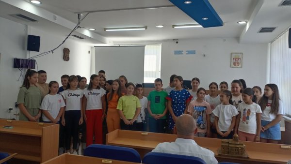 УГОДНИЈИ БОРАВАК УЗ БОГАТ ПРОГРАМ: Општина Бачка Паланка домаћин основцима из Лепосавића на КиМ