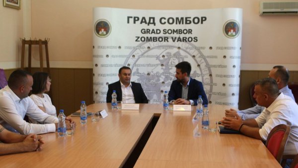 ПРЕДСТАВЉЕНИ ПОТЕНЦИЈАЛИ СОМБОРА: Одржан састанак градоначелника Сомбора и Источног Сарајева ПРЕДСТАВЉЕНИ ПОТЕНЦИЈАЛИ СОМБОРА: Одржан састанак градоначелника Сомбора и Источног Сарајева