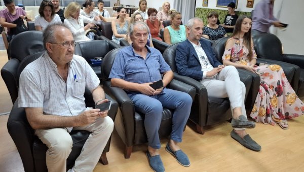 ПРВИ ПУТ У НИКШИЋУ И ЦРНОЈ ГОРИ: Летња школа руског језика за грађане, а у клупи и владика Методије ПРВИ ПУТ У НИКШИЋУ И ЦРНОЈ ГОРИ: Летња школа руског језика за грађане, а у клупи и владика Методије