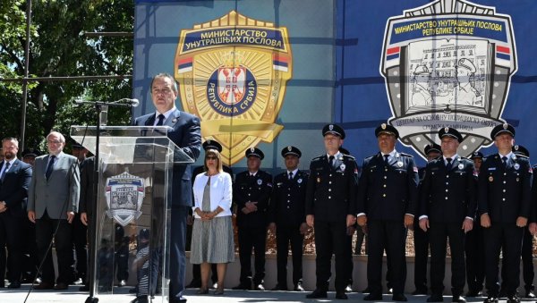 ВОДИЋЕ РАЧУНА О ПОШТОВАЊУ ПРОПИСА И БЕЗБЕДНОСТИ НА СРПСКИМ ПУТЕВИМА: Промоција 45. класе полазника ЦОПО у Сремској Каменици ВОДИЋЕ РАЧУНА О ПОШТОВАЊУ ПРОПИСА И БЕЗБЕДНОСТИ НА СРПСКИМ ПУТЕВИМА: Промоција 45. класе полазника ЦОПО у Сремској Каменици